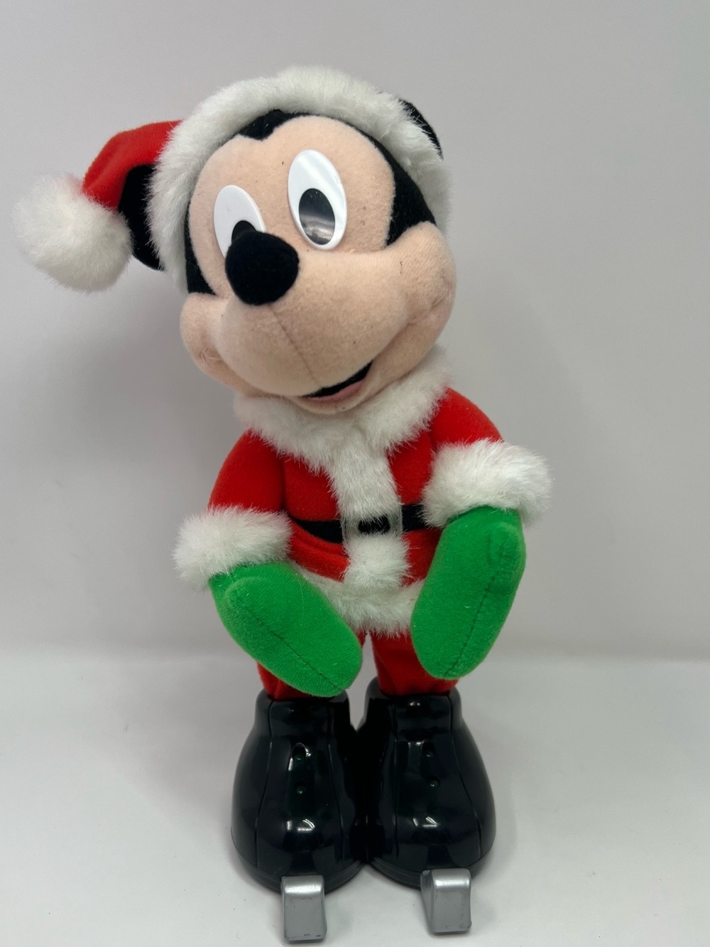 Vtg. 2000 Fisher-Price Mattel Disney Mickey Mouse in Santa Suit Figure Sings